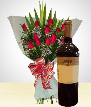 Flores a Per Combo Distincin: Bouquet de 12 Rosas + Vino.