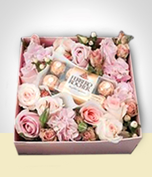Flores a Per Caja que Encanta de Rosas y Chocolates